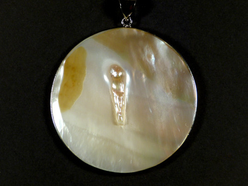 Freshwater shell pendant round with pearl 5,5cm *unique*