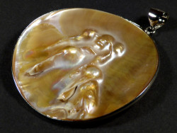 Swassermuschel-Anhnger rund mit Perlen 5,5cm *Unikat*